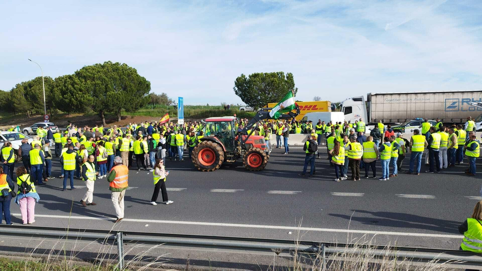 Cortada por completo la A-49 Sevilla-Huelva en ambos sentidos por una nueva tractorada