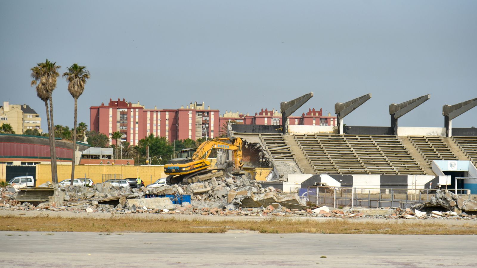 Las fotos del derribo del Estadio Municipal de la Línea