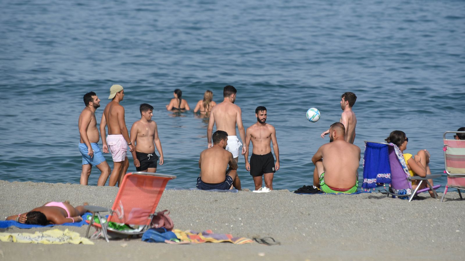 Las fotos de la tarde de playa en familia en La Línea