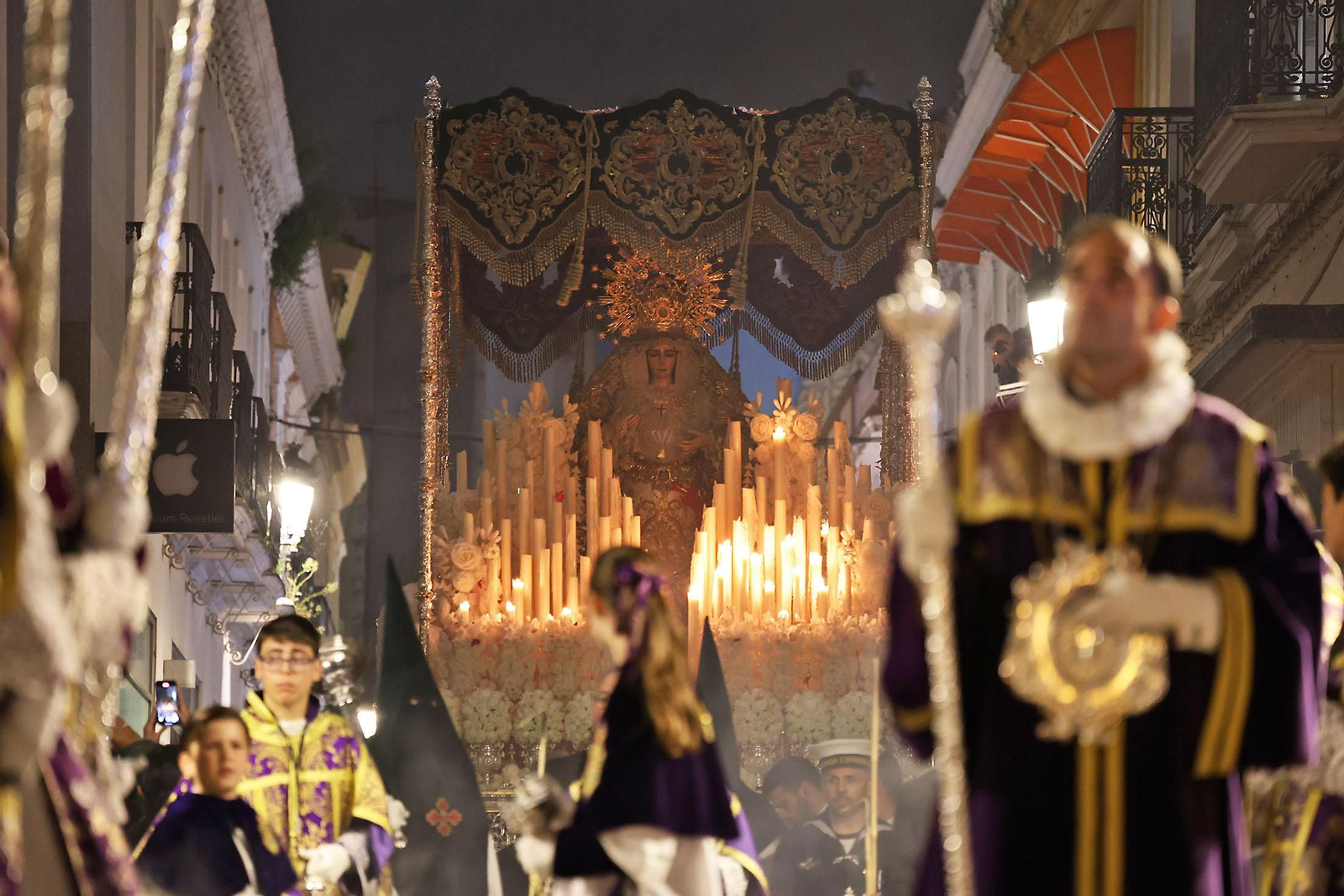 Miércoles Santo: La Hermandad de La Esperanza por las calles de Huelva