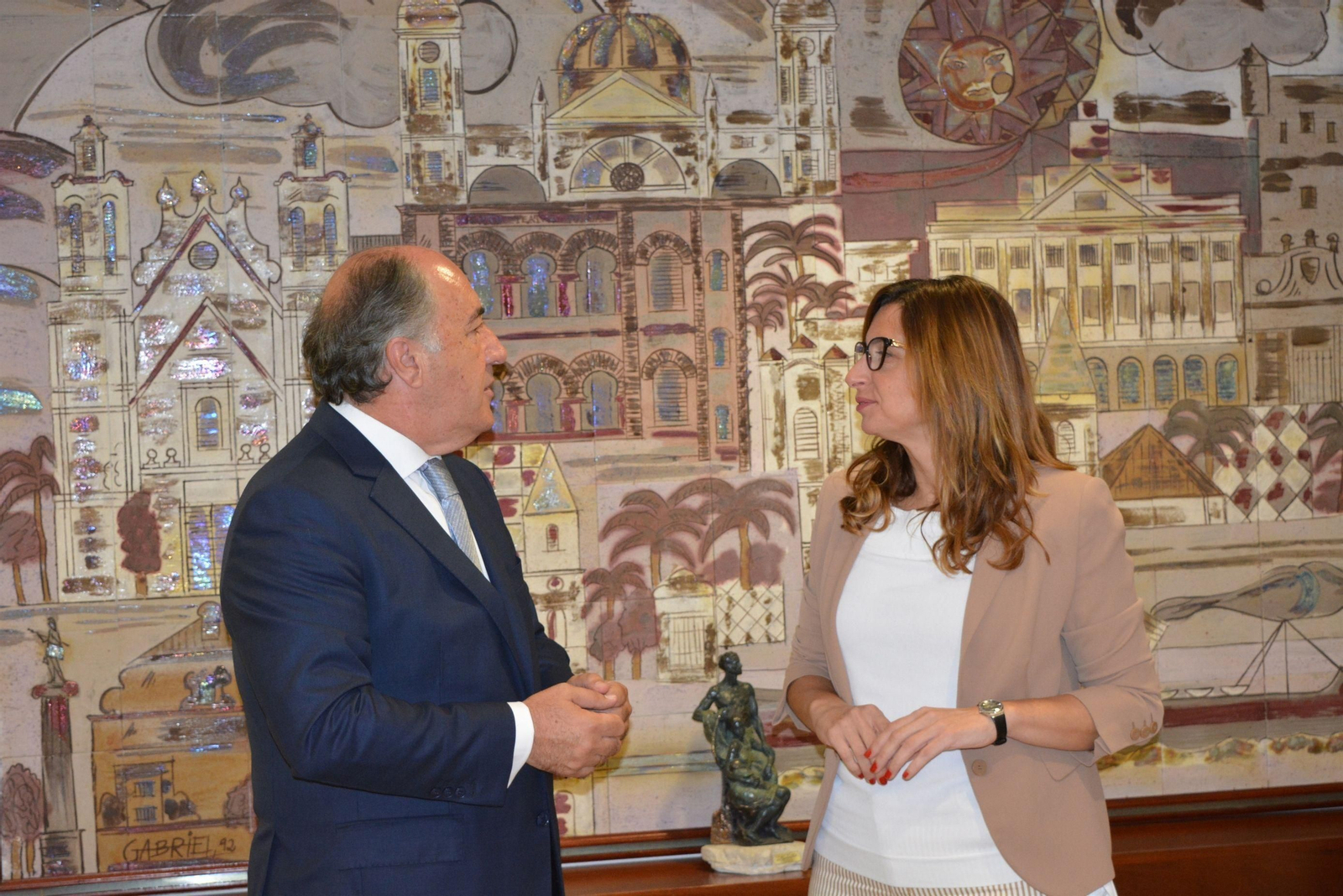 Jose Ignacio Landaluce y Victoria Rodríguez, en la reunión mantenida ayer.