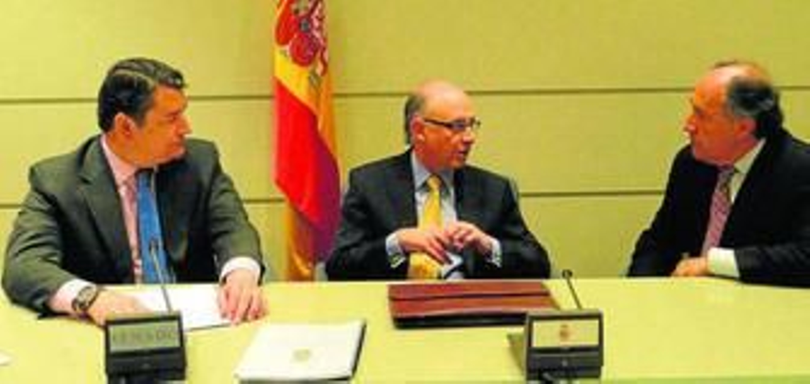 Antonio Sanz, Cristóbal Montoro y José Ignacio Landaluce, en el Senado.
