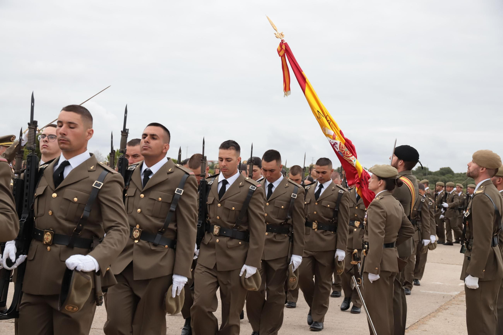 Imágenes de la jura de bandera del primer ciclo de 2025 en el Centro de Formación de Tropa 2 de San Fernando