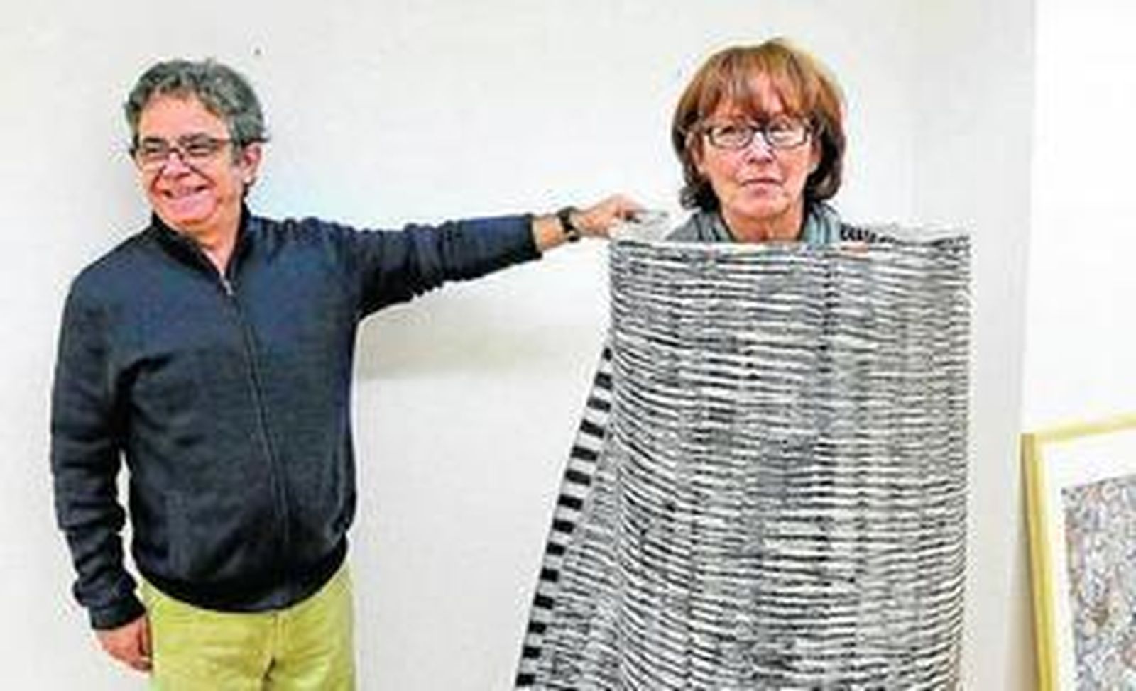 Juan Ángel de la Calle y Magdalena Murciano, en el montaje de la muestra.