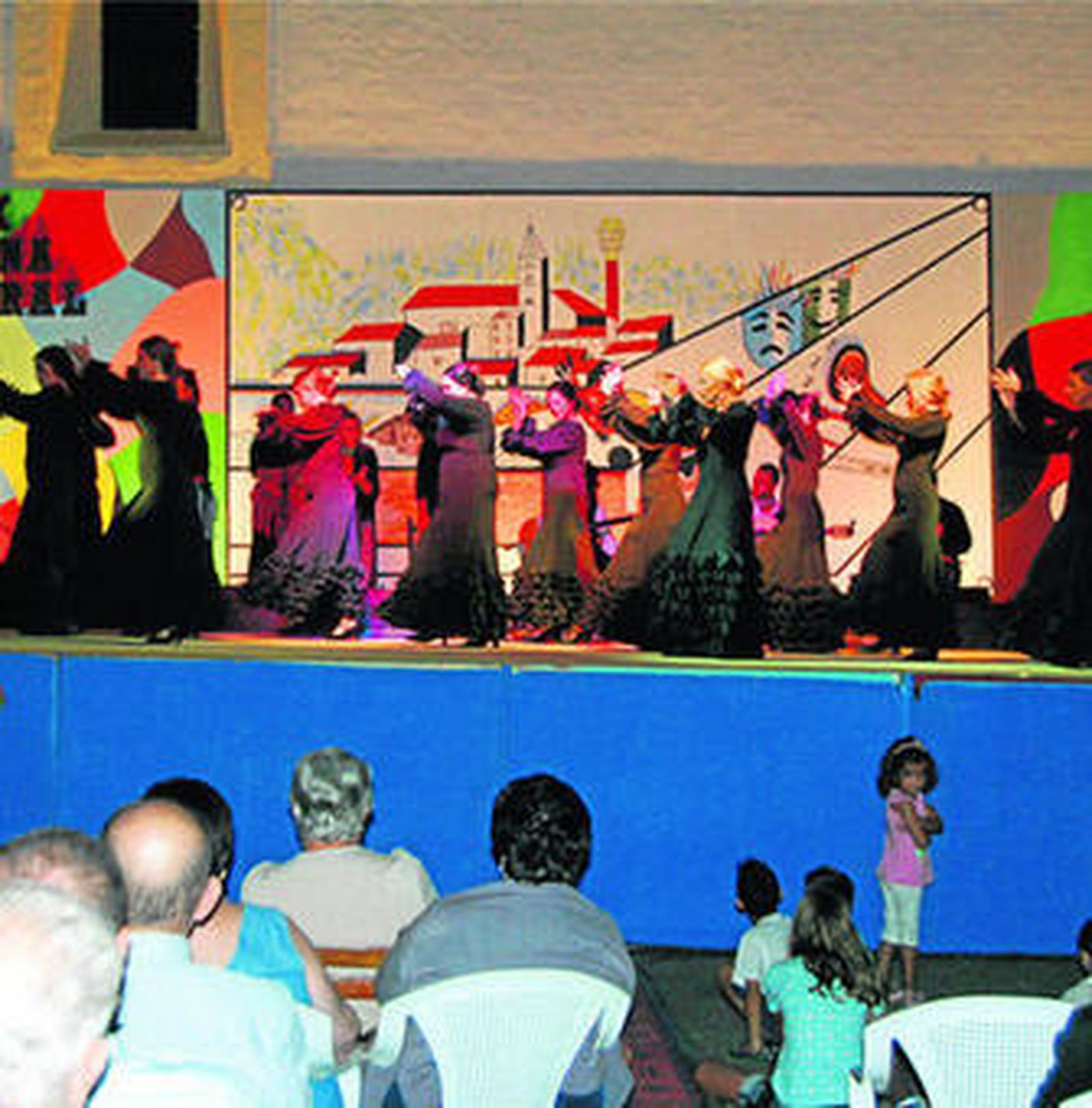 Numeroso público, durante una de las actuaciones.