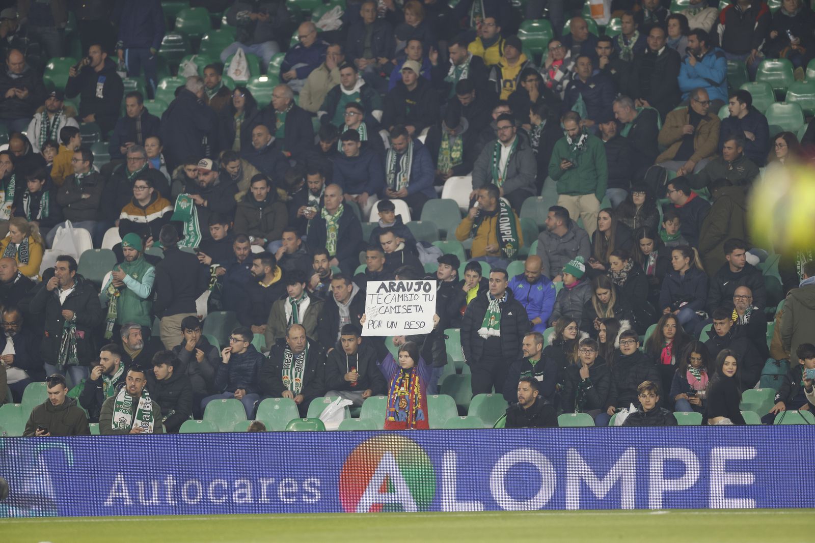 Búscate en las fotos del Betis-Barcelona