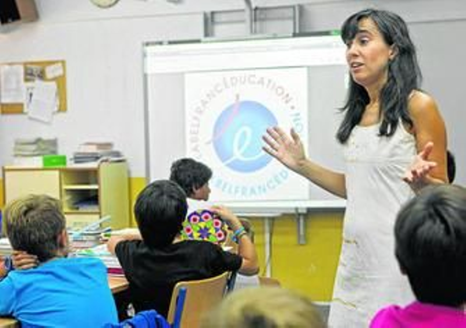América Pérez, coordinadora de bilingüismo, en una de las aulas del centro.