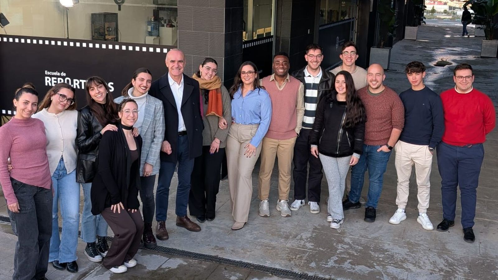 Antonio Muñoz, con los alumnos de la Escuela de Reporteros.