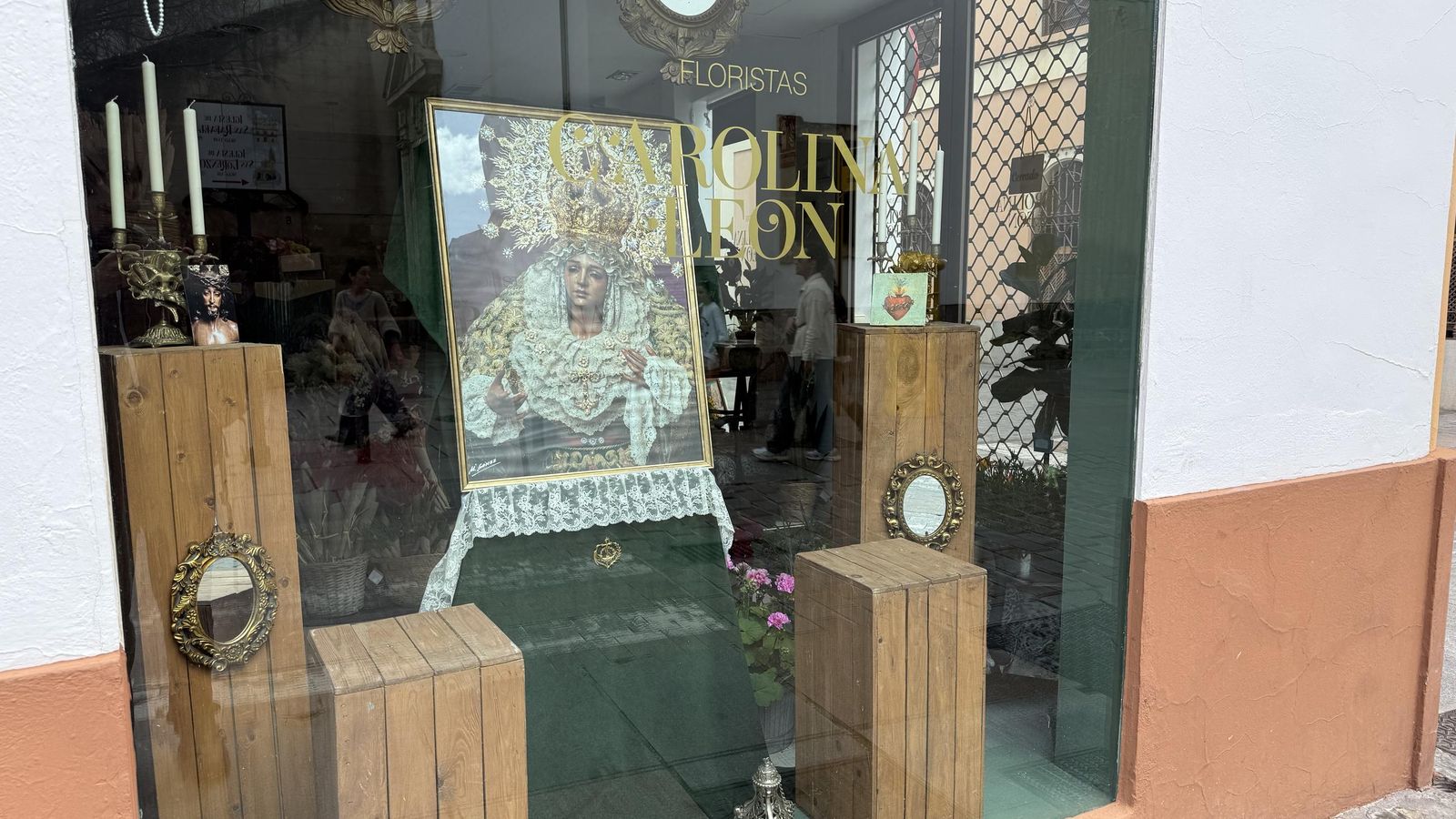 Escaparate Carolina León Floristas