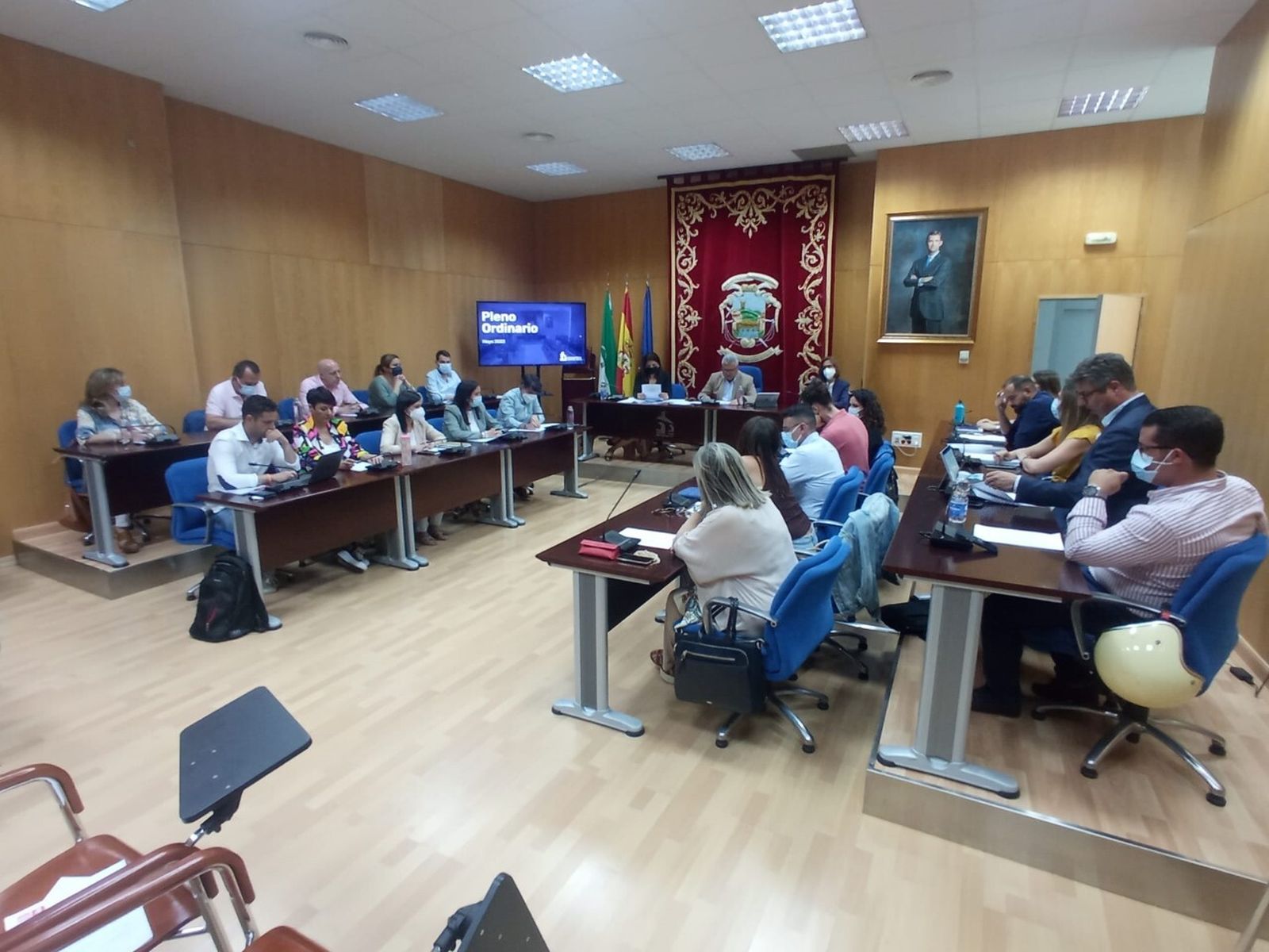 Un momento del pleno del Ayuntamiento de Puente Genil.