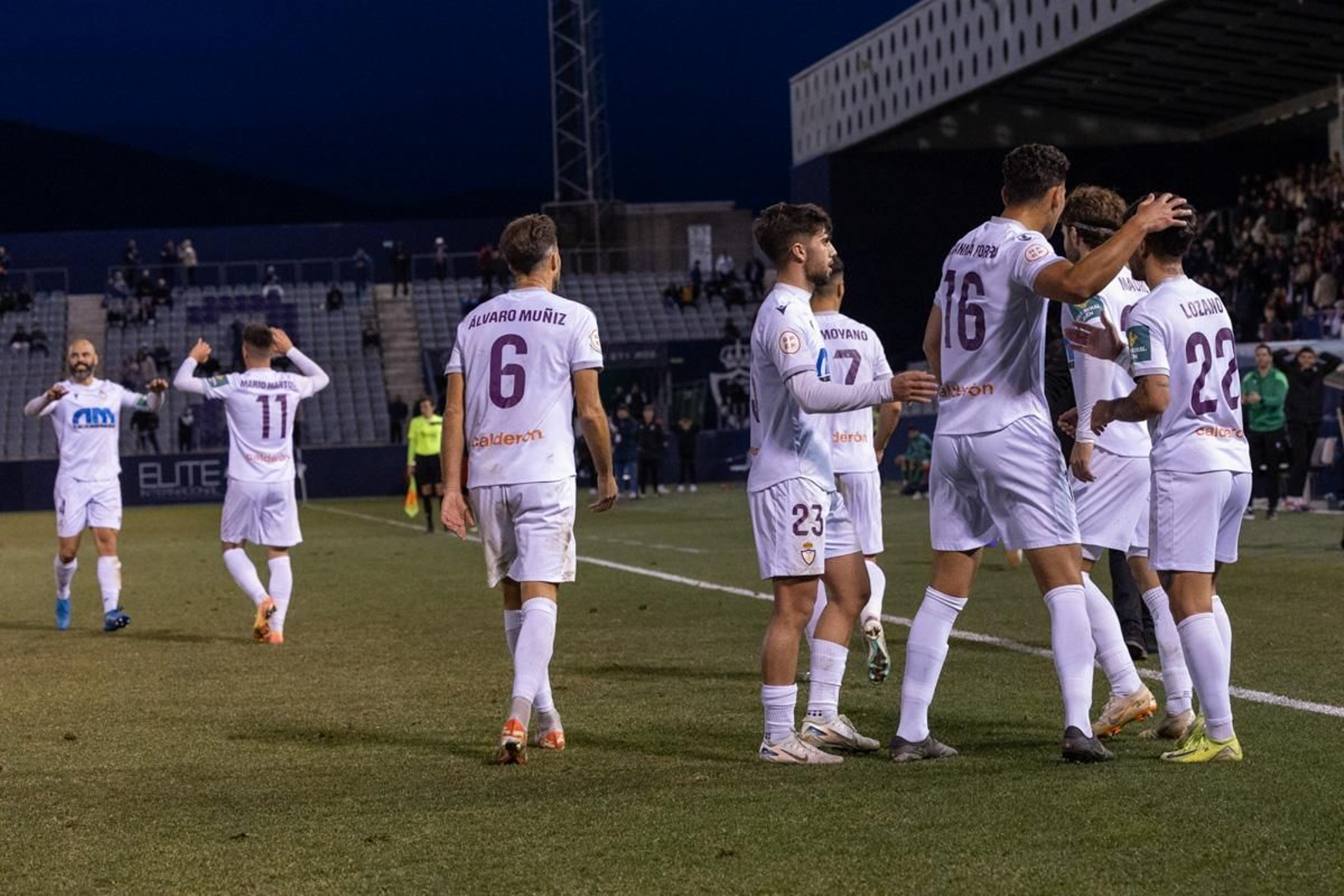 La emoción del triunfo in extremis del Real Jaén ante el Atlético Mancha Real, en imágenes