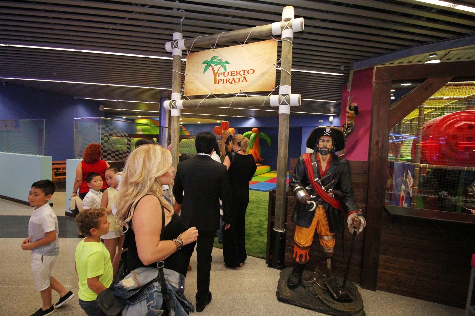 Imágenes del Aqualon Bowling.