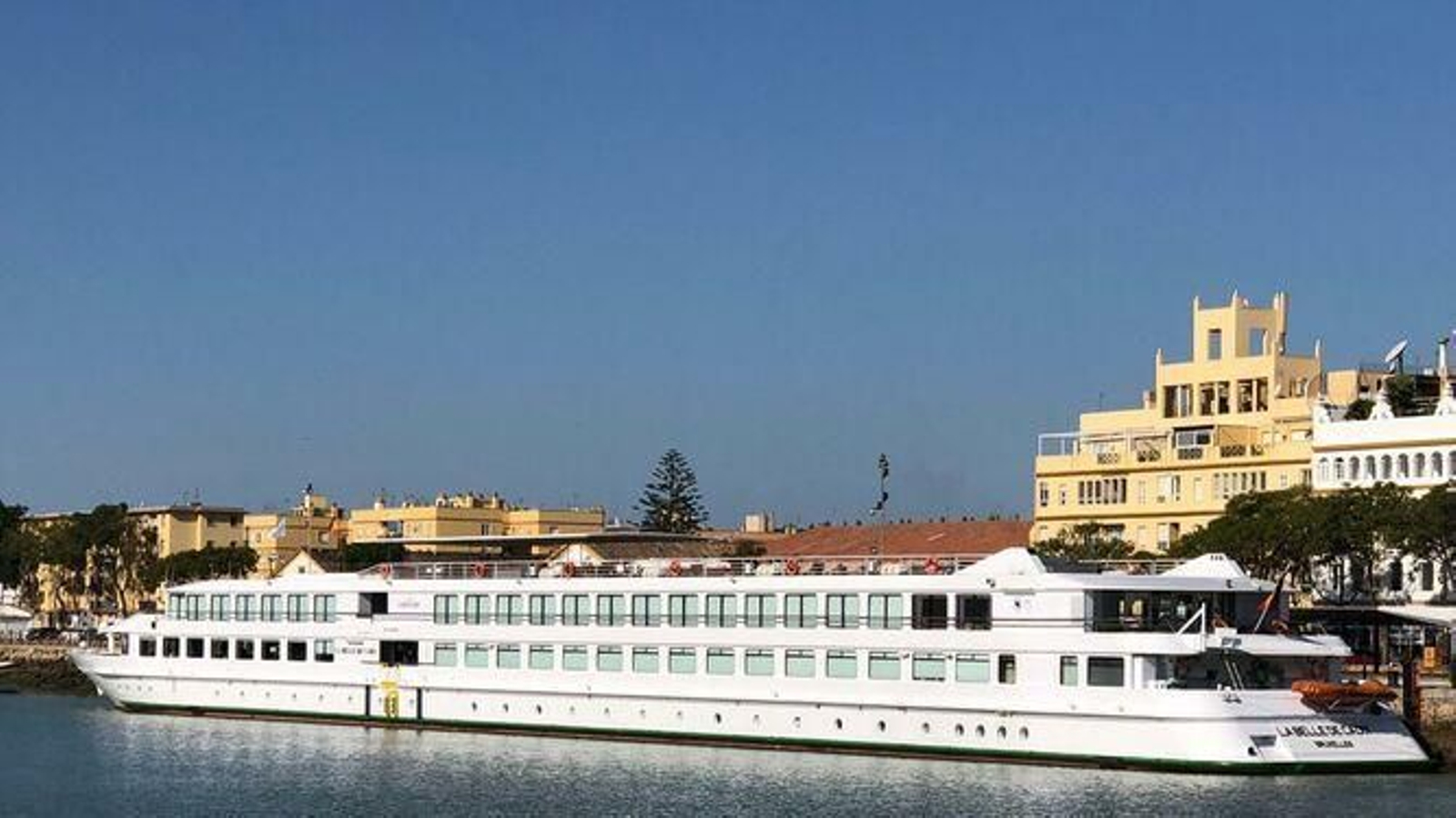 Imagen de la Belle de Cadix, tras su llegada a los muelles de El Puerto de Santa María.