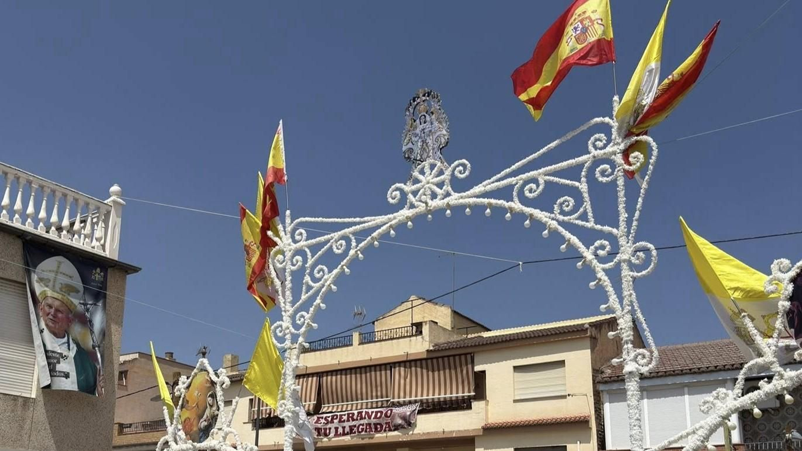 Decoración efímera en las calles de Churriana de la Vega, Agosto 2025.jpg