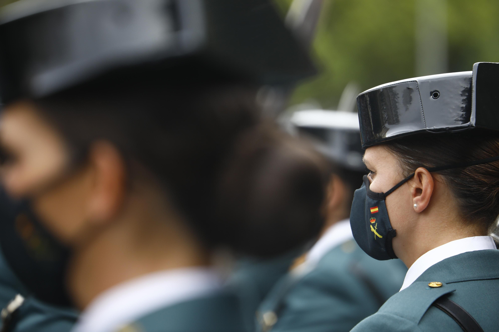 El desfile por la celebración de la semana de la Guardia Civil en Córdoba, en fotografías