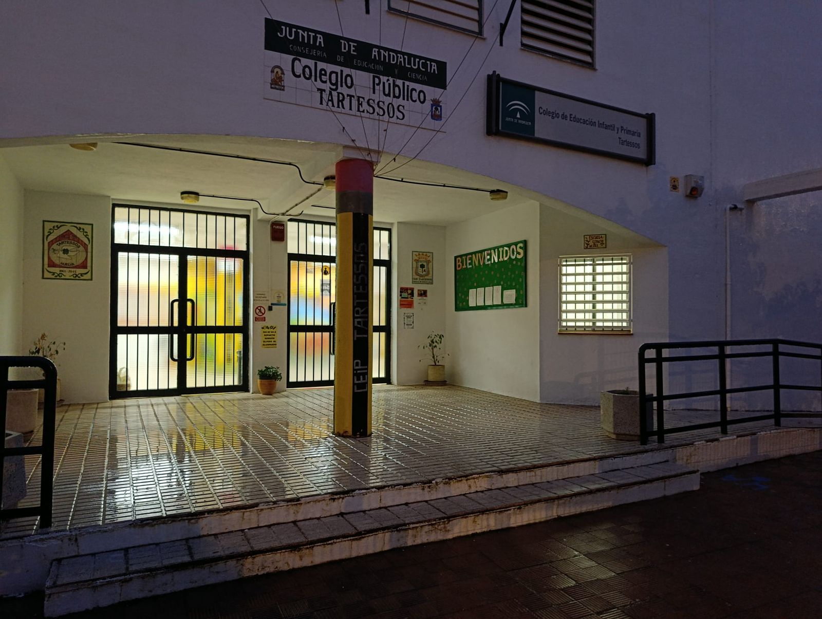 El Colegio Público Tartessos cerrado este miércoles de aviso amarillo.