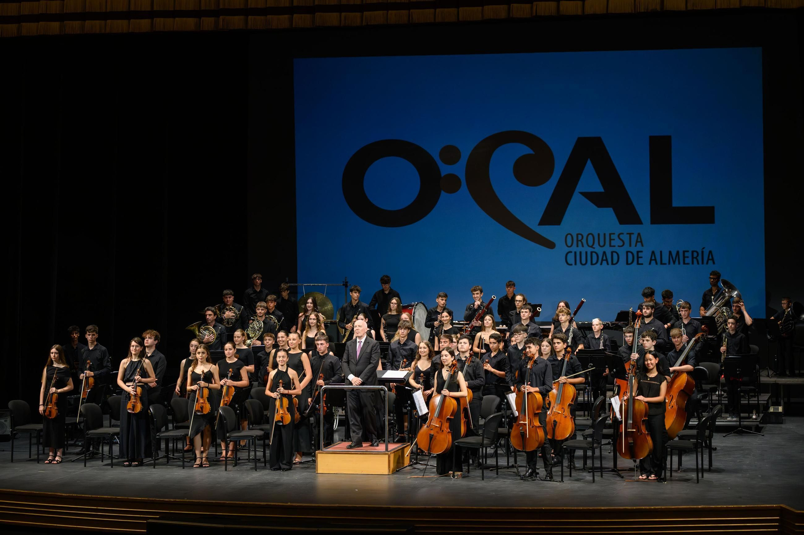 La Orquesta Joven de Almería (OJAL), dirigida con maestría por Michael Thomas.