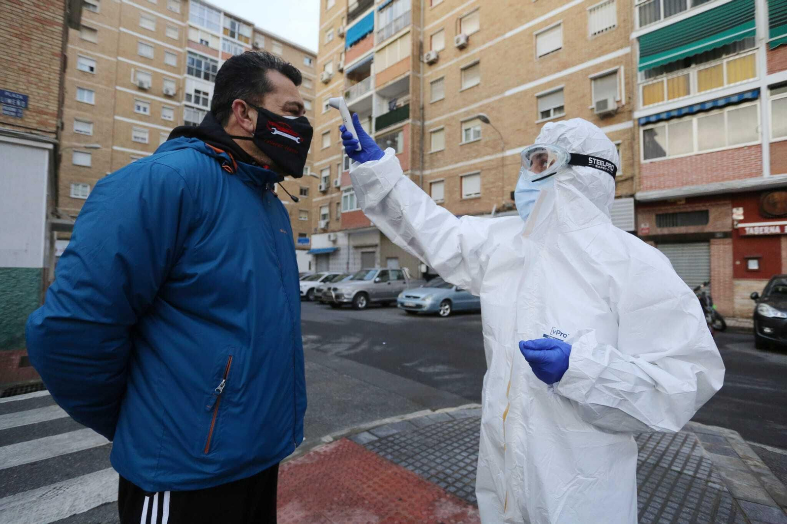 El cribado voluntario de Covid en Málaga capital, con 1.600 personas citadas, en fotos