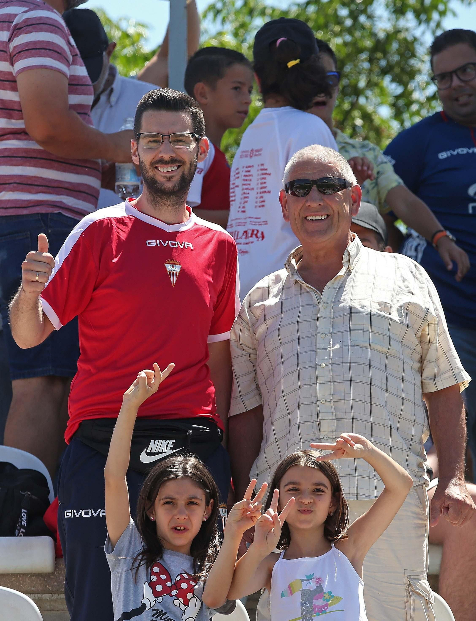 Fotos de la afición durante el Algeciras - Celta B en el estadio Nuevo Mirador