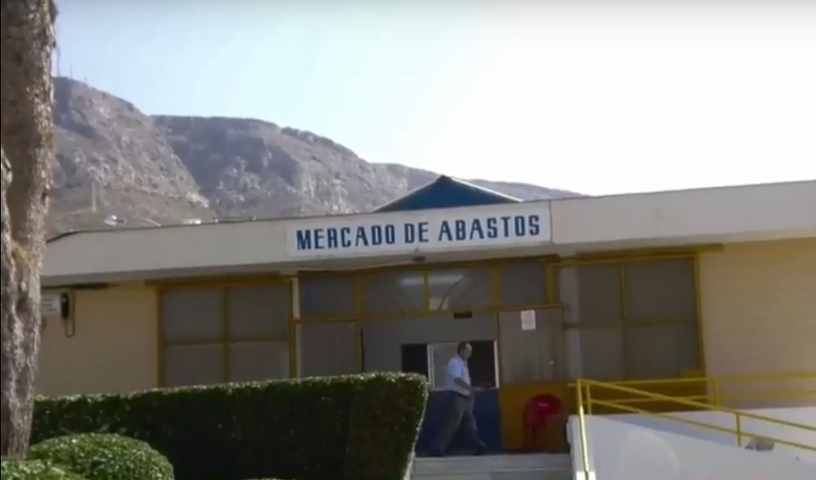 Fachada del Mercado de abastos de Aguadulce.