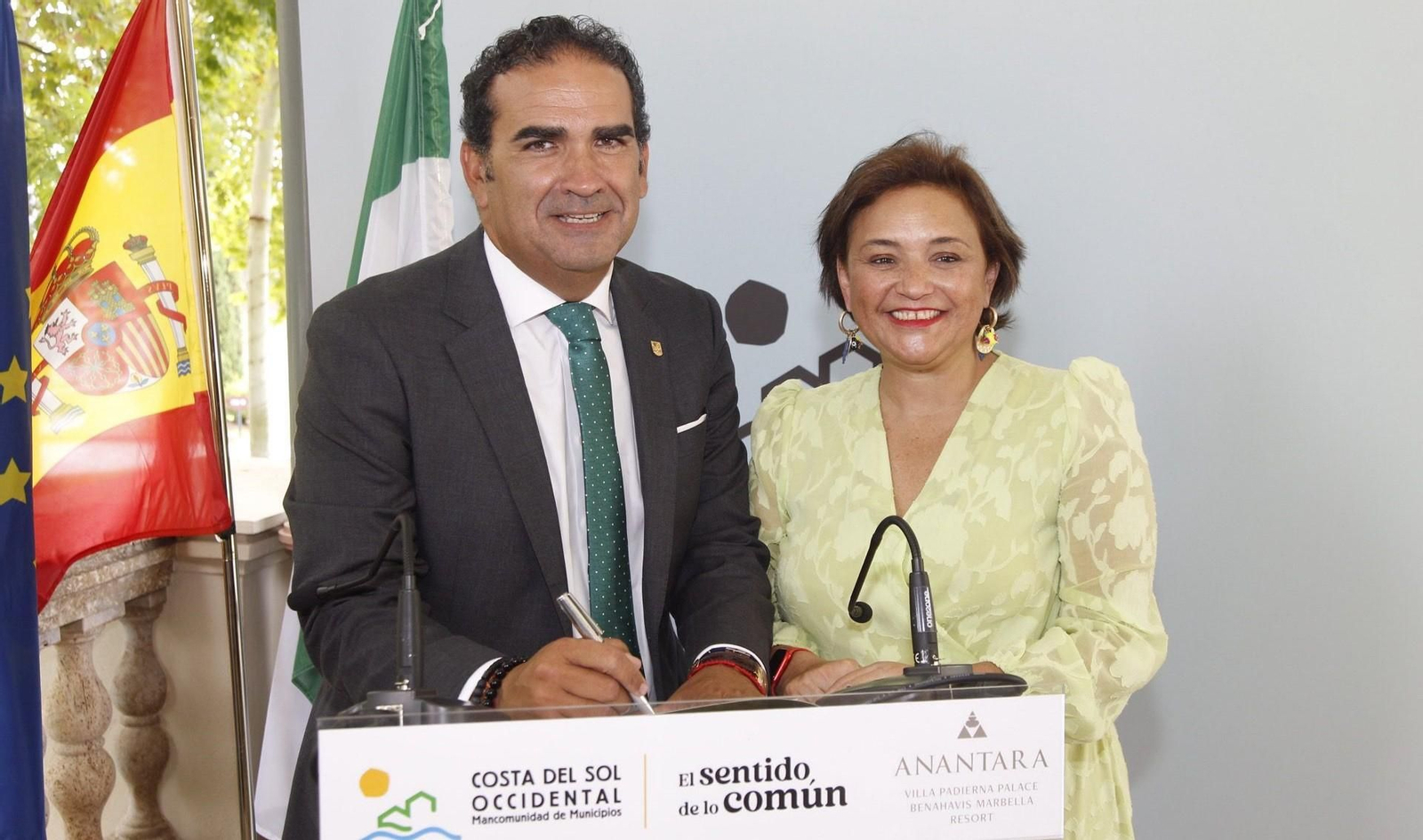 El presidente de la Mancomunidad, Manuel Cardeña, y la alcaldesa de Torremolinos, Margarita del Cid.
