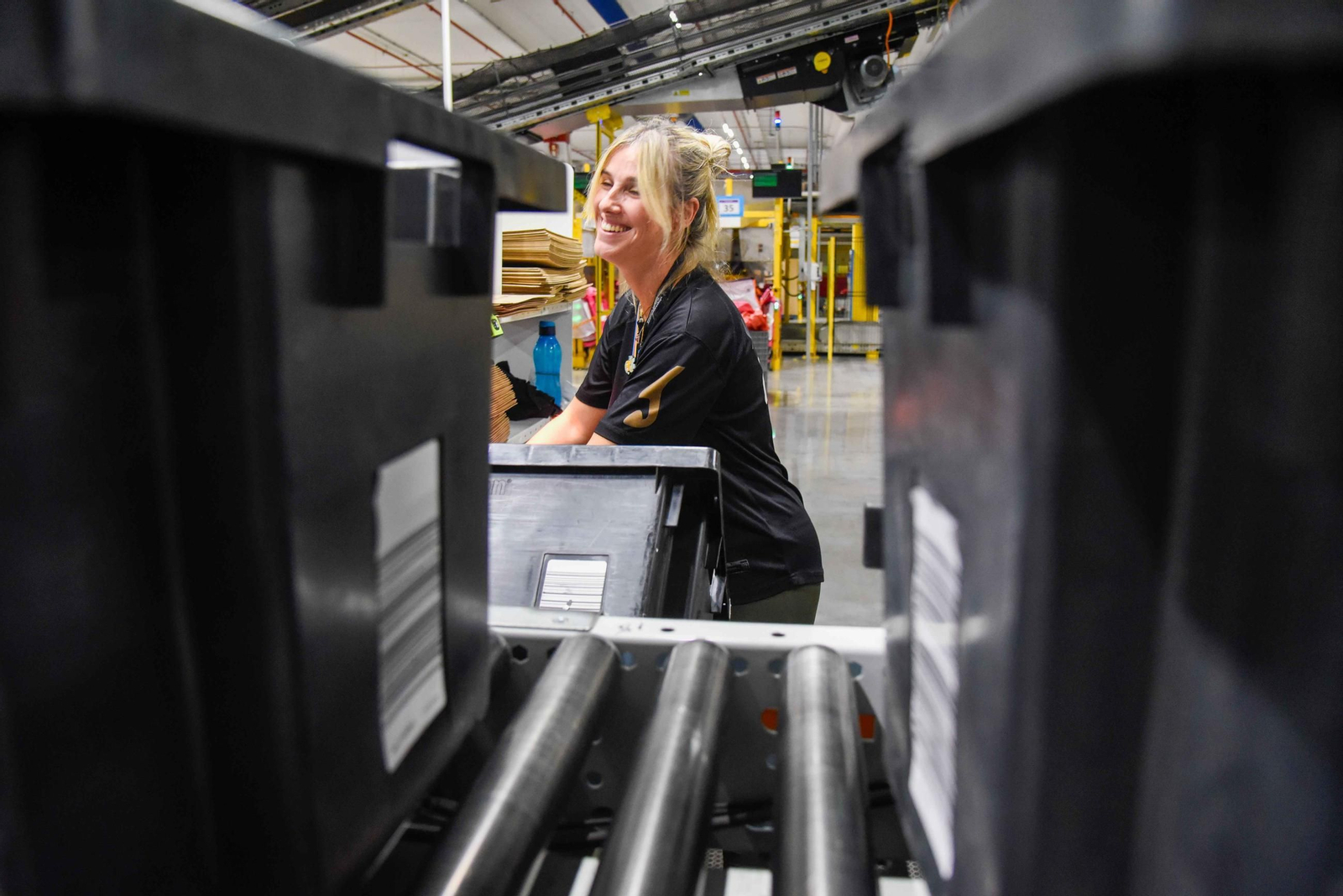 Quinto aniversario del centro de Amazon en Dos Hermanas