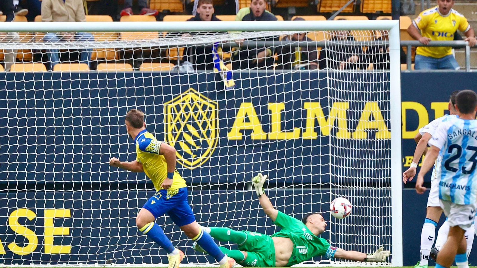 Ontiveros, en el 1-0 del Cádiz - Málaga CF