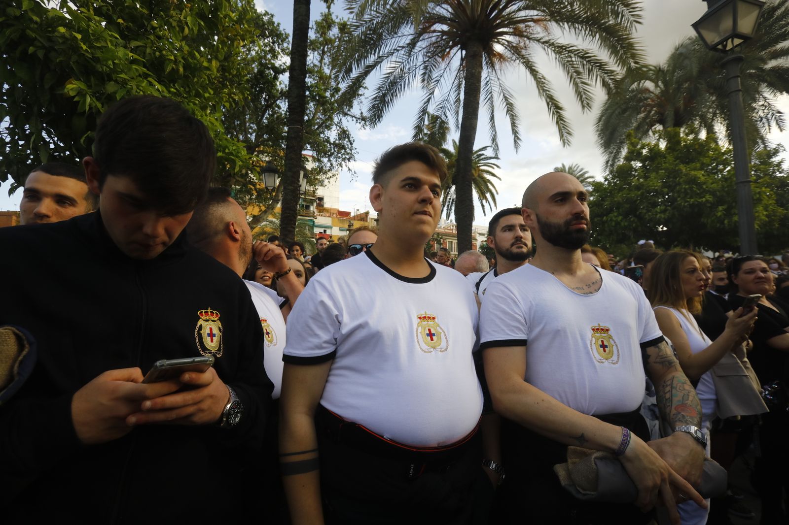 Jueves Santo en Córdoba: La procesión del Cristo de Gracia, en imágenes