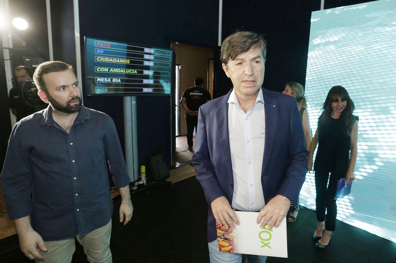 Elecciones Municipales Huelva 2023: Imágenes de la llegada de los candidatos al debate