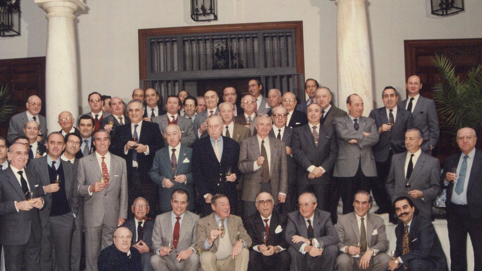 En una reunión histórica en la sede del Consejo Regulador, años 80. En una reunión histórica en la sede del Consejo Regulador, años 80.