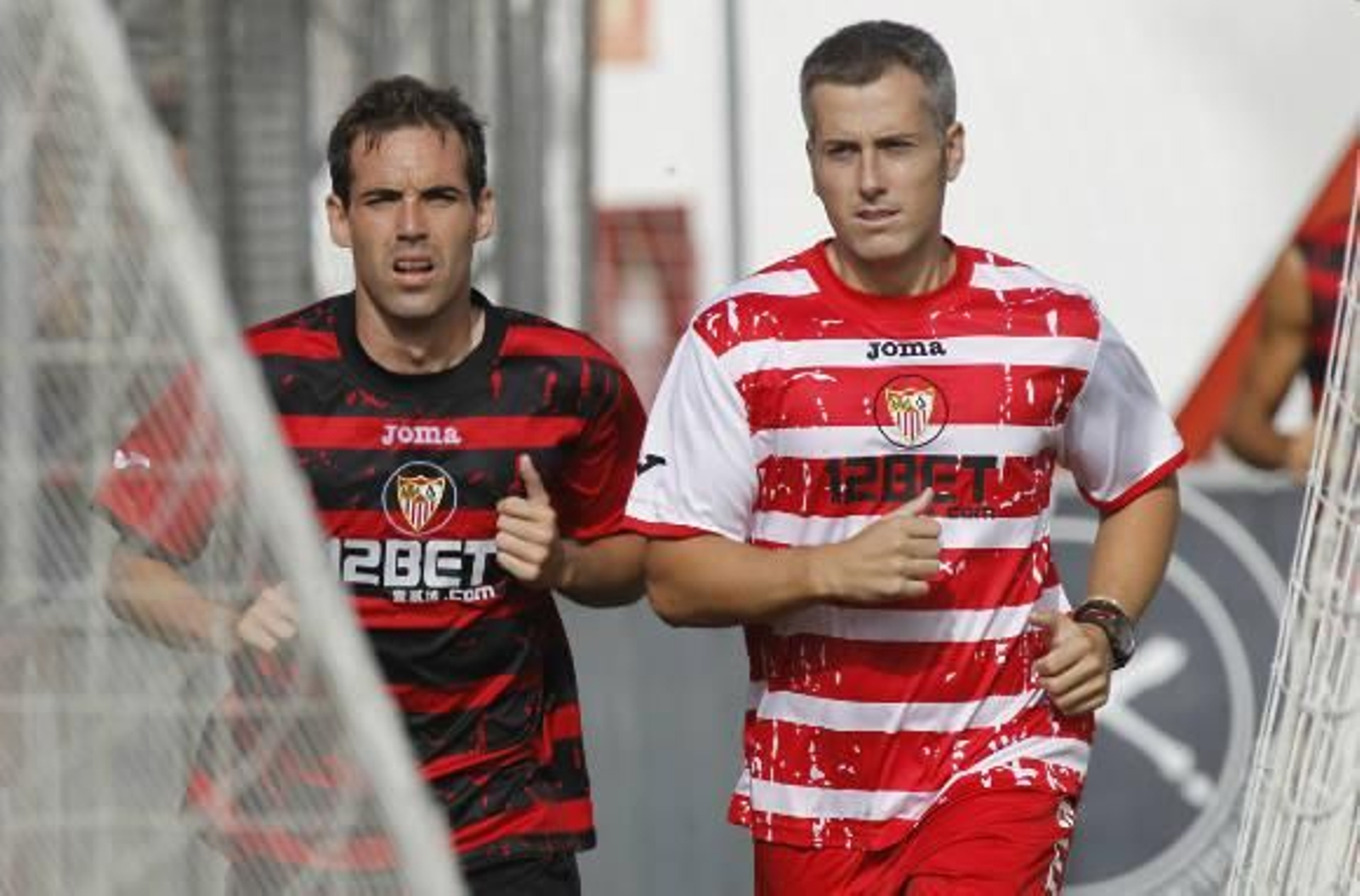 Fernando Navarro se queda fuera de la lista de convocados del Sevilla por lesión