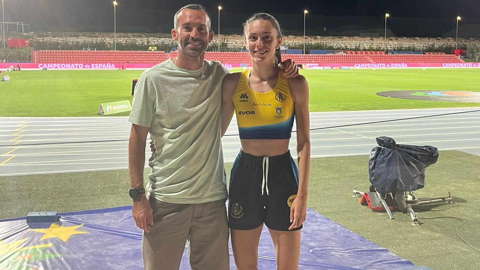 Ana Prieto, junto a su preparador, Saúl Sáez