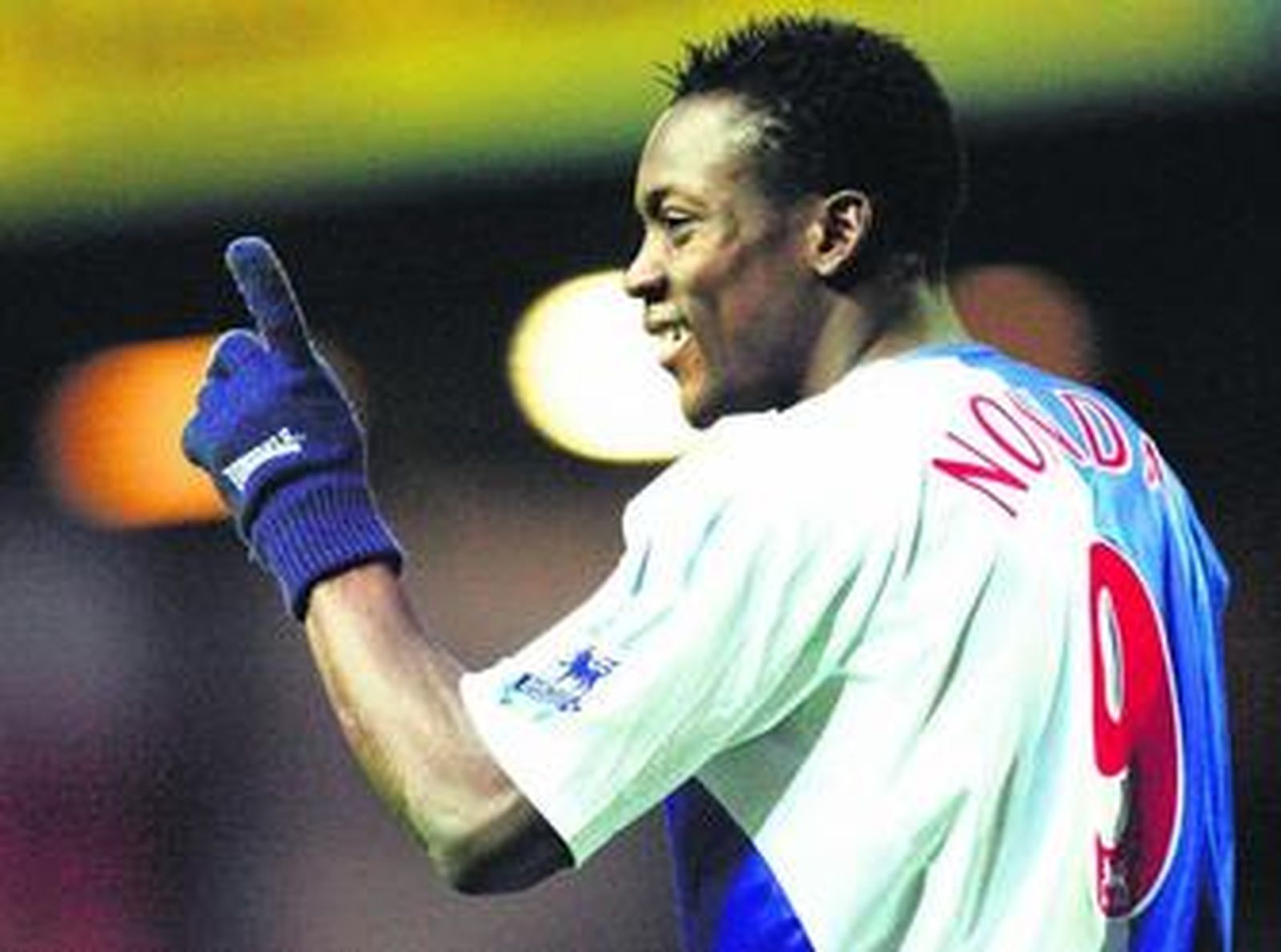 Nonda celebra un gol en su etapa en el Blackburn Rovers.