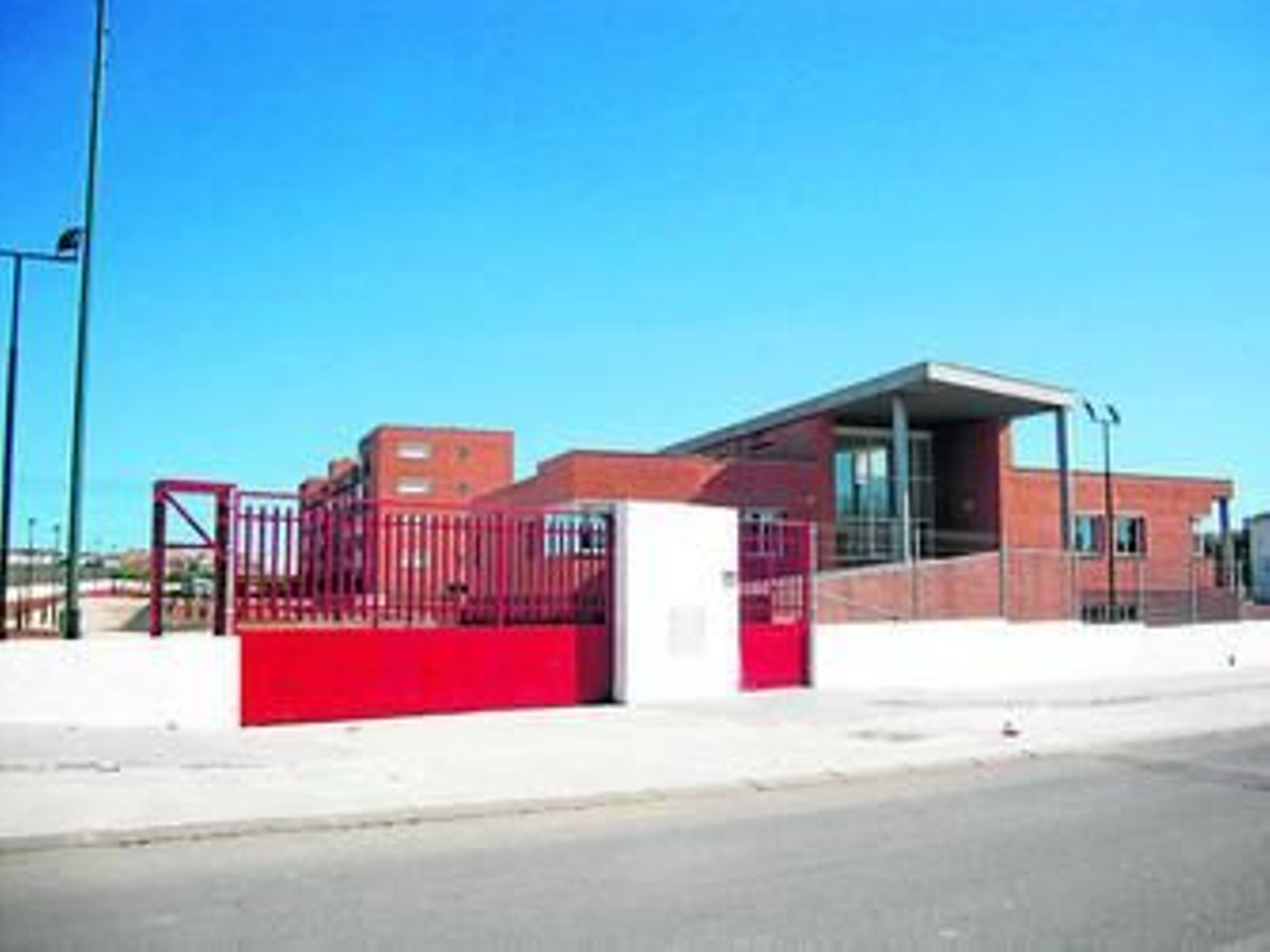 Nuevo acuartelamiento de la Guardia Civil en el polígono de Las Flores, en Puente Genil.