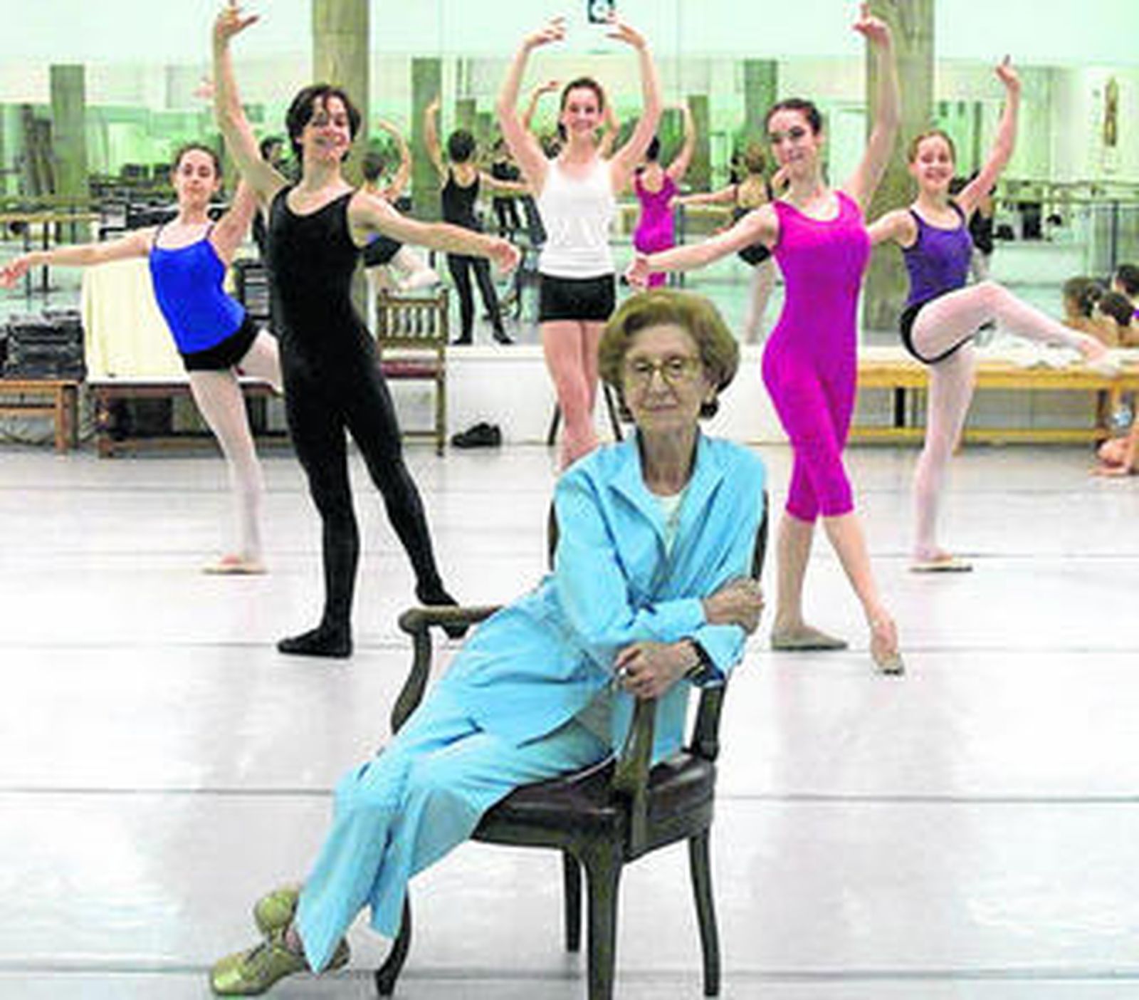 María de Ávila, en una foto de archivo durante una de sus magistrales clases de danza.