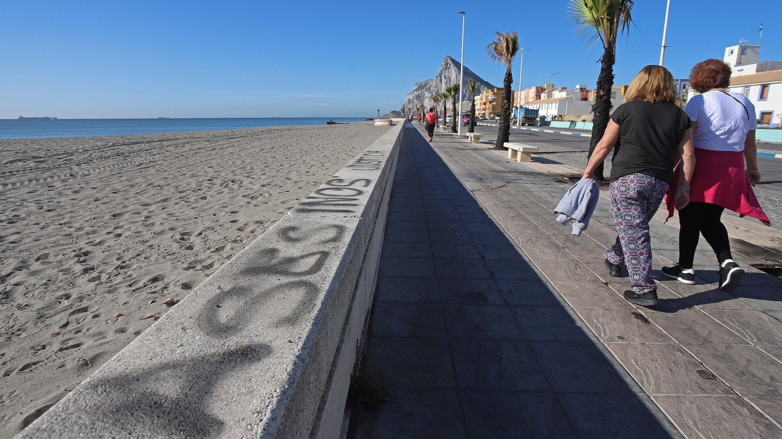 Otra noche de disturbios en La Línea