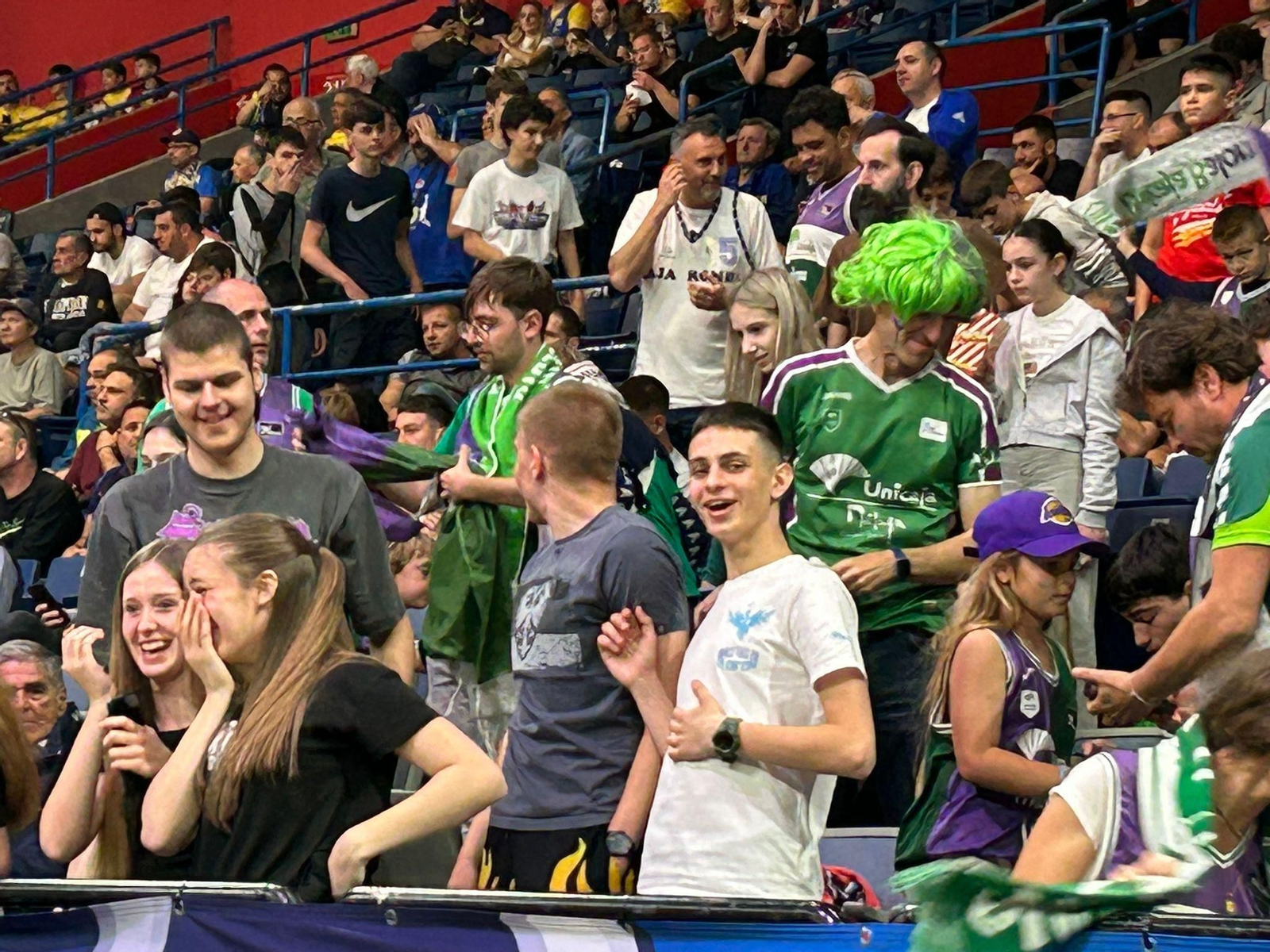 Búscate en las gradas en el Lenovo Tenerife - Unicaja de la final de la BCL