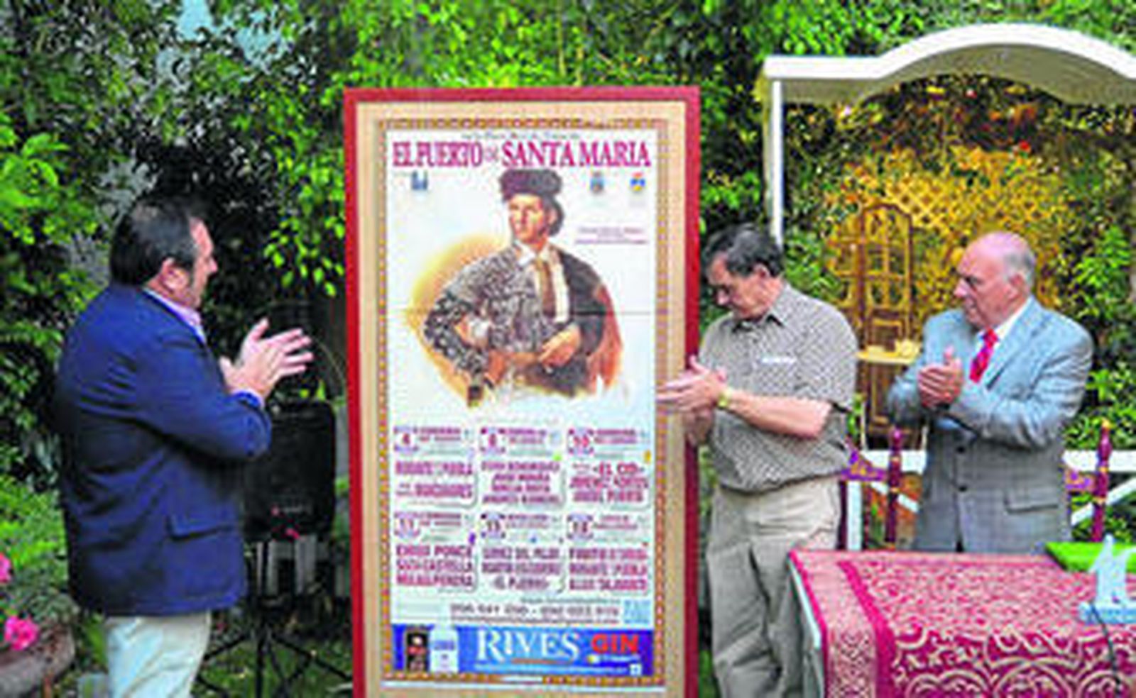 José Manuel Lechuga, Sebastián Rodríguez y Guillermo Boto, develando el cartel de El Puerto de Santa María.