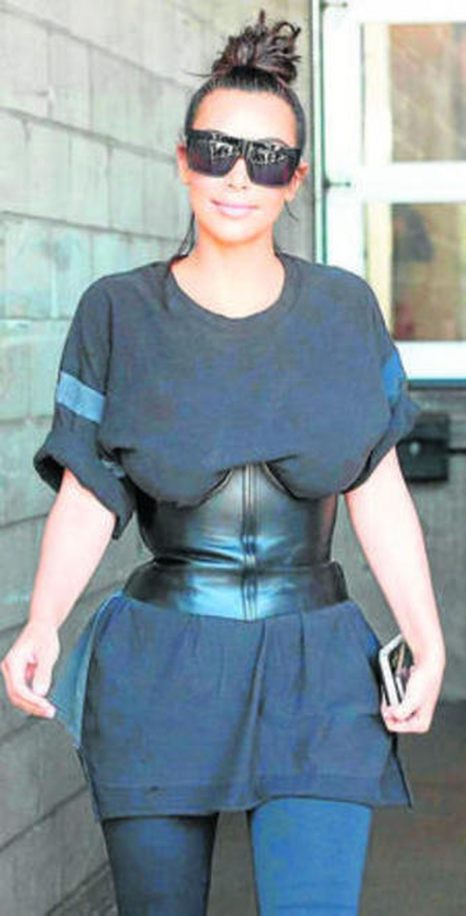 Kim Kardashian impresiona a todos con su nueva silueta.