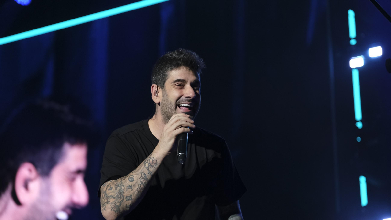 El concierto de Melendi llena de fans la Plaza de Toros de Almería, en imágenes