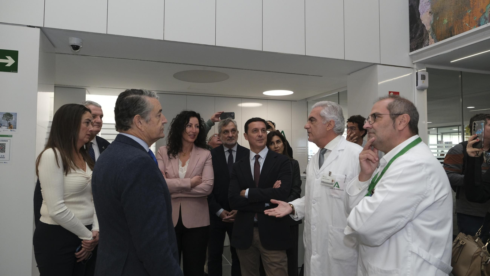 Visita del Consejero de Salud, Antonio Sanz, al nuevo edificio de consultas externas del Hospital Torrecárdenas, en imágenes
