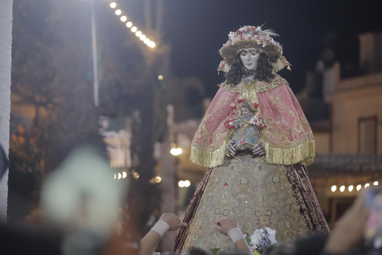 Traslado de la Virgen del Rocio: Emotiva noche desde Almonte al Chaparral, en imágenes