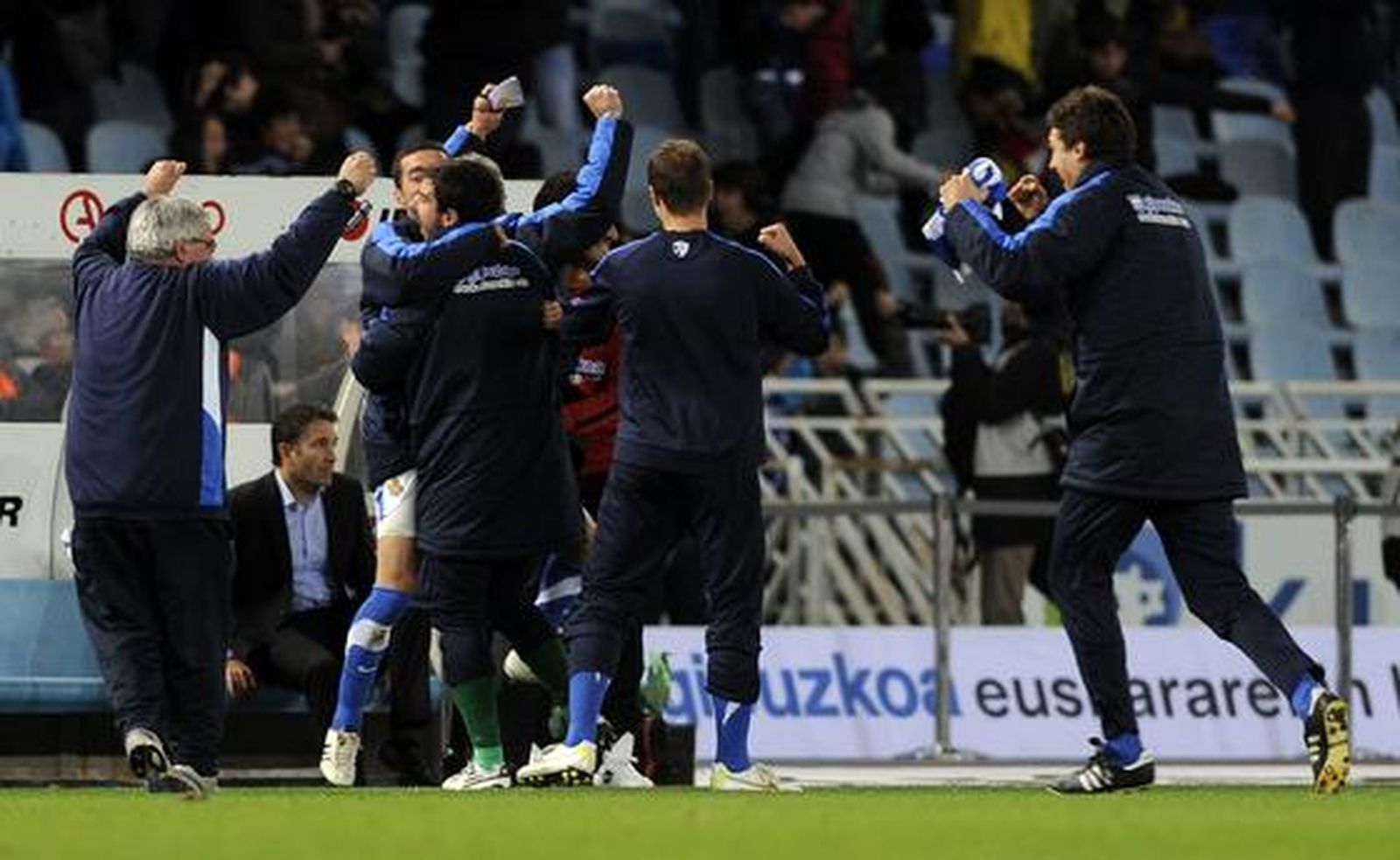 La Real Sociedad gana al Málaga tras una espectacular remontada (3-2)

Foto: Javier Etxezarreta / Efe
