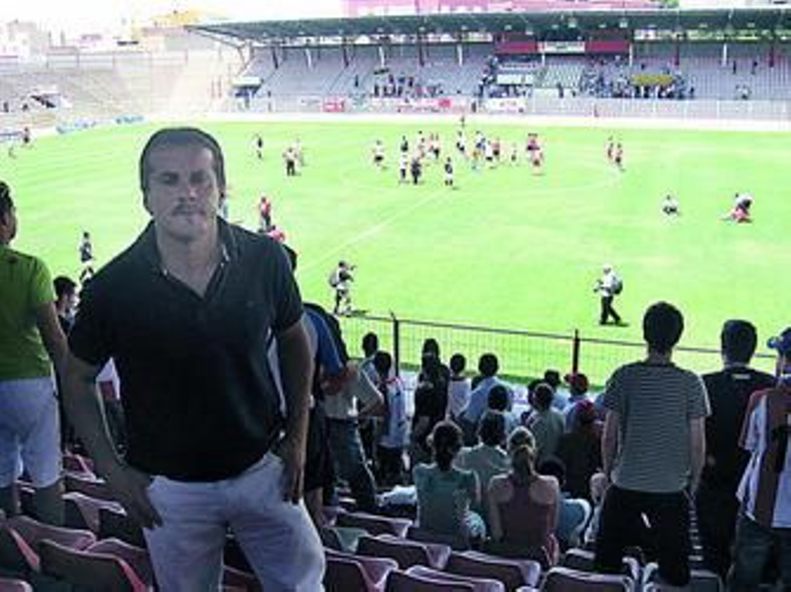 Andrés Lucero, ex jugador del Poli Almería, Poli Ejido y Almería Club de Fútbol, en el Campo Municipal en el que tantas veces ha jugado.