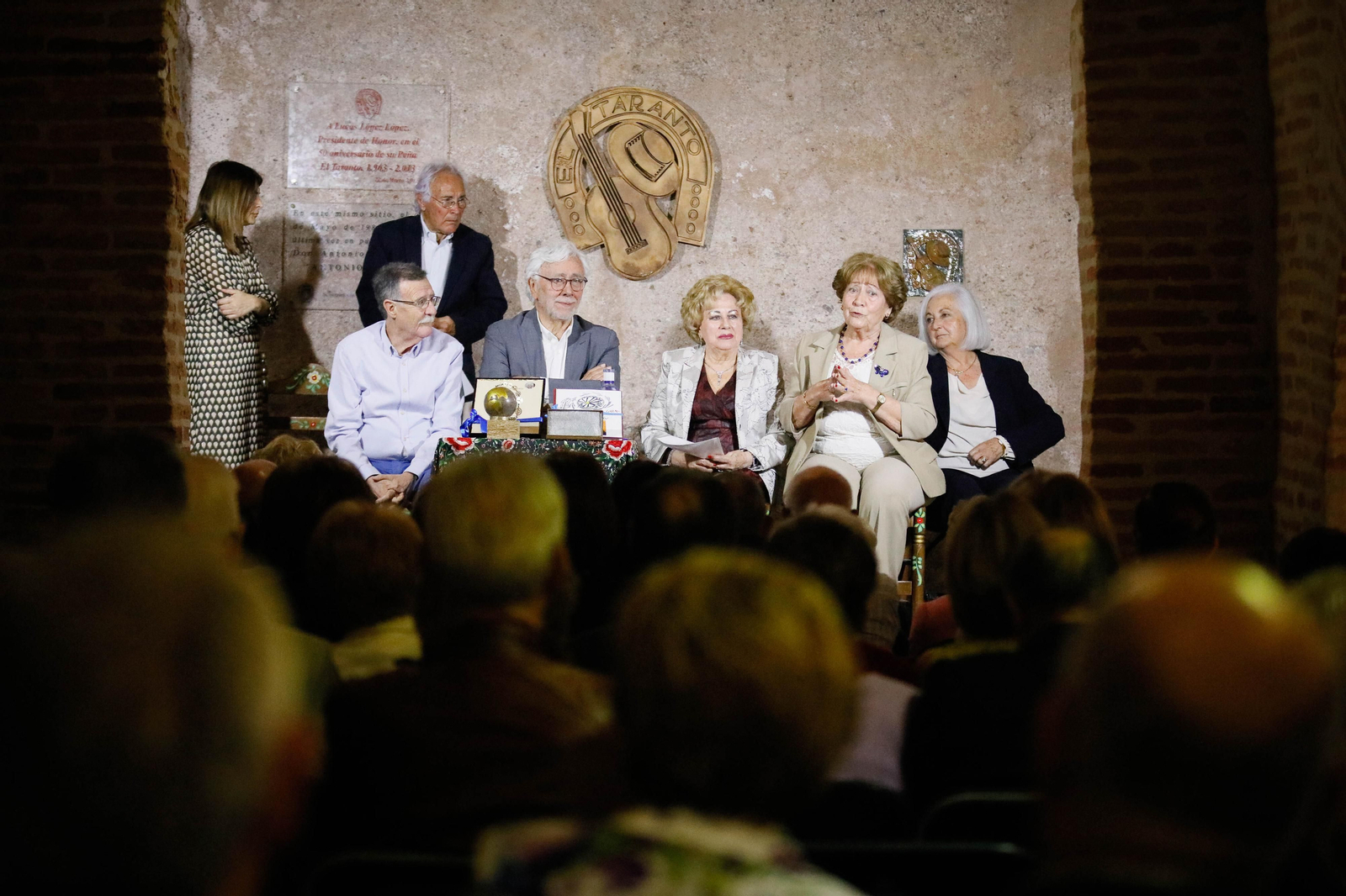 Entrega de Anagrama de Oro y Brillantes de la Ciudad de Almería a Andrés Caparrós en imágeness