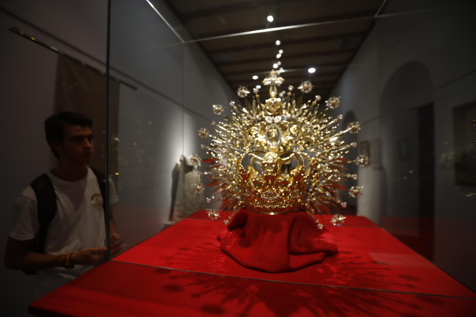 La hermandad de la Paz de Córdoba enseña los estrenos de la coronación, en imágenes