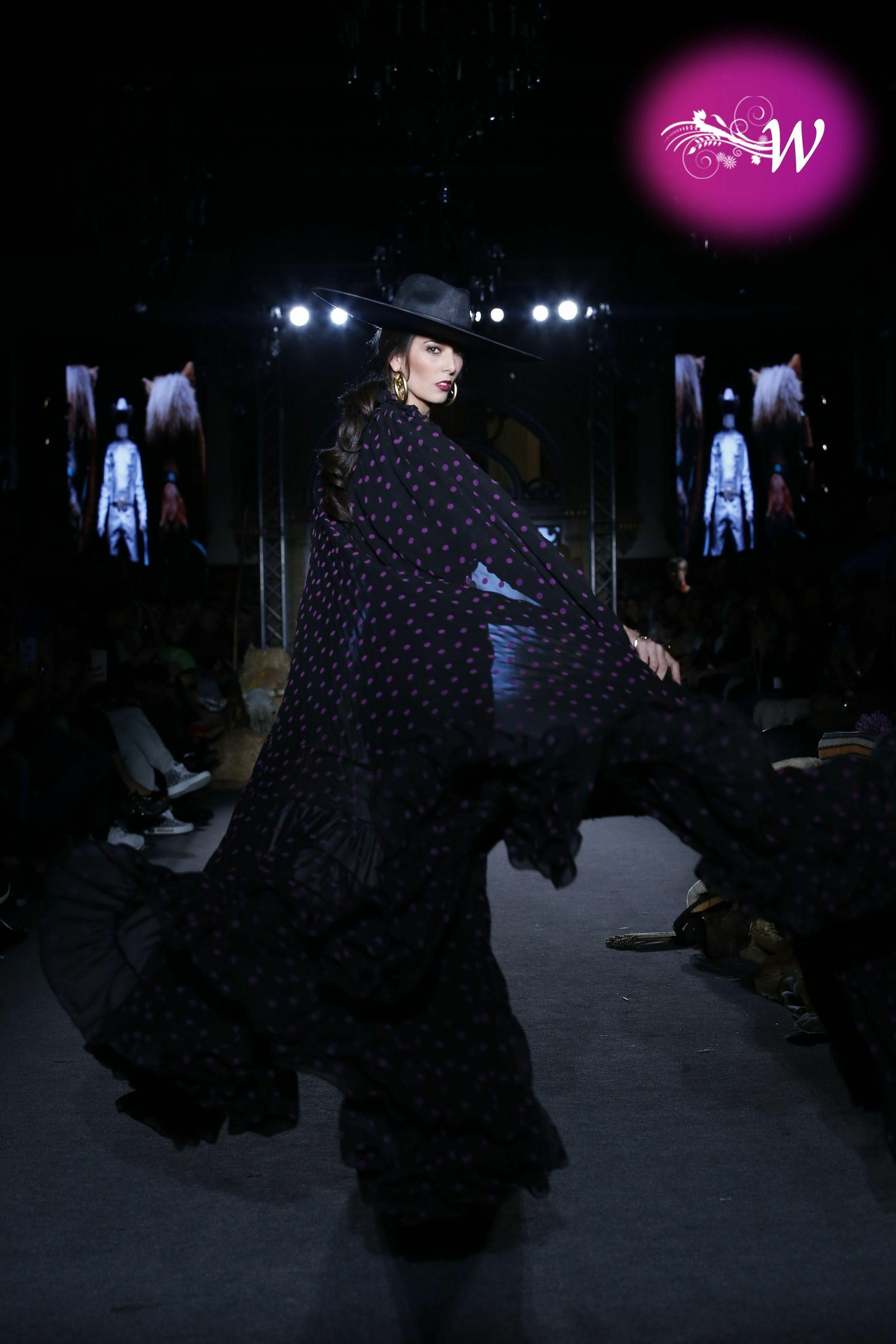 Javier Mojarro presenta su nueva colección en We Love Flamenco 2020, todas las fotos de su desfile