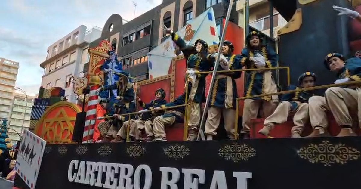Vídeo | El Cartero Real en la Cabalgata de los Reyes Magos de Cádiz 2026