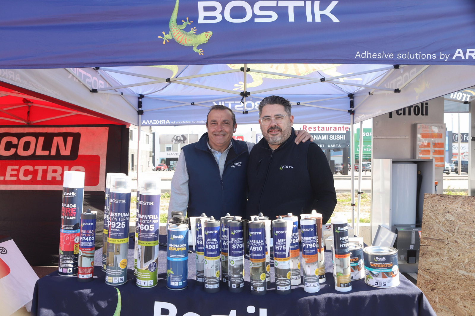 Imágenes del evento para profesionales y presentación del nuevo catálogo de Obramat