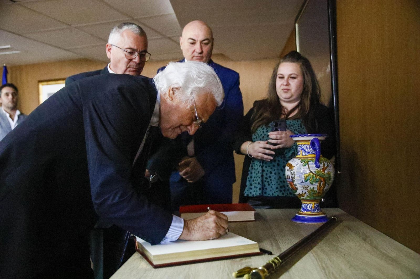 Las imágenes del nombramiento de hijo predilecto de Garrucha a José María Martínez de Haro